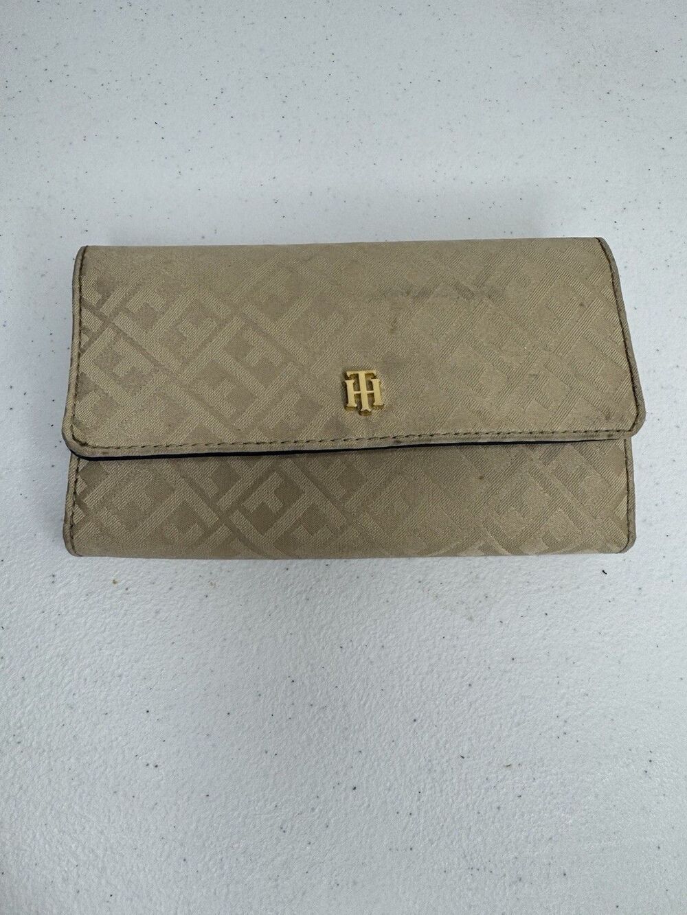 Tommy Hilfiger Zip Around Wallet Monogram Logo Pattern Beige